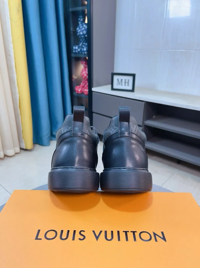 Ex-factory price 438🌹🌹【LOUIS VUITTON】Same style on Louis Vuitton* official website🚹Men's high-top casual shoes❤️Same style as popular celebrities and big names ~ Best-selling at home and abroad Lv focuses on the checkerboard series...Imported first-layer cowhide with special fabrics➕Full sheepskin lining➕Brand-specific hollow outsole💎Produced by OEM The highest version🔍🔍Number of codes: 38-44,